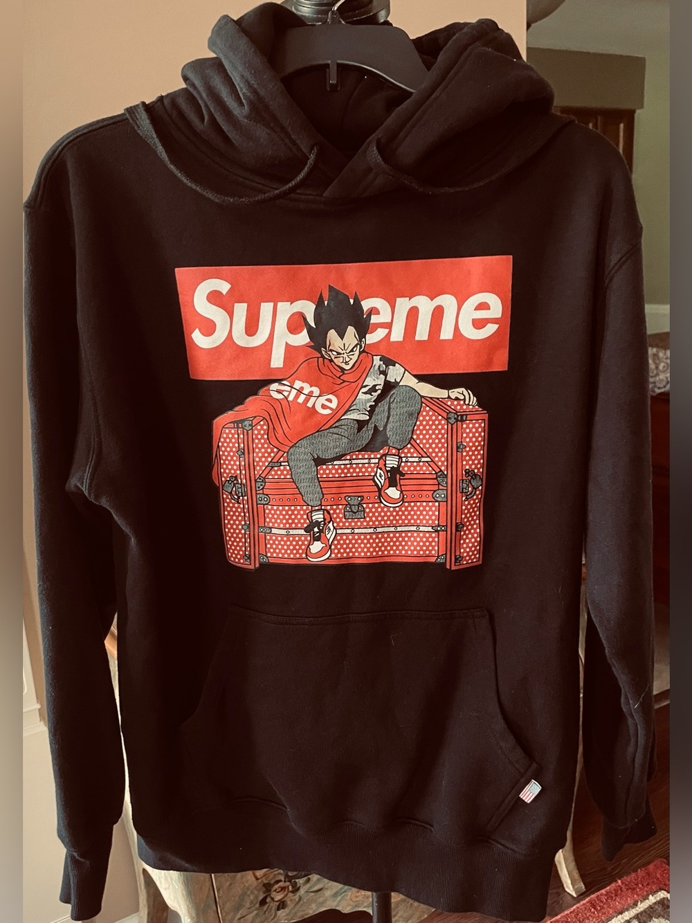 SUPREME Black Men’s Hoodie
Size: M EUC
